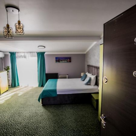 Hostel Nelana Kluž Exteriér fotografie