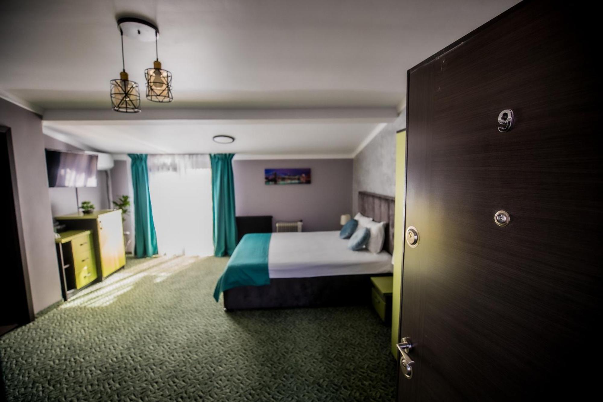 Hostel Nelana Kluž Exteriér fotografie