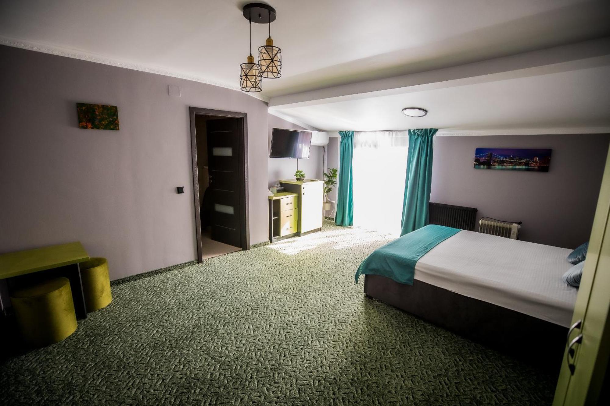 Hostel Nelana Kluž Exteriér fotografie