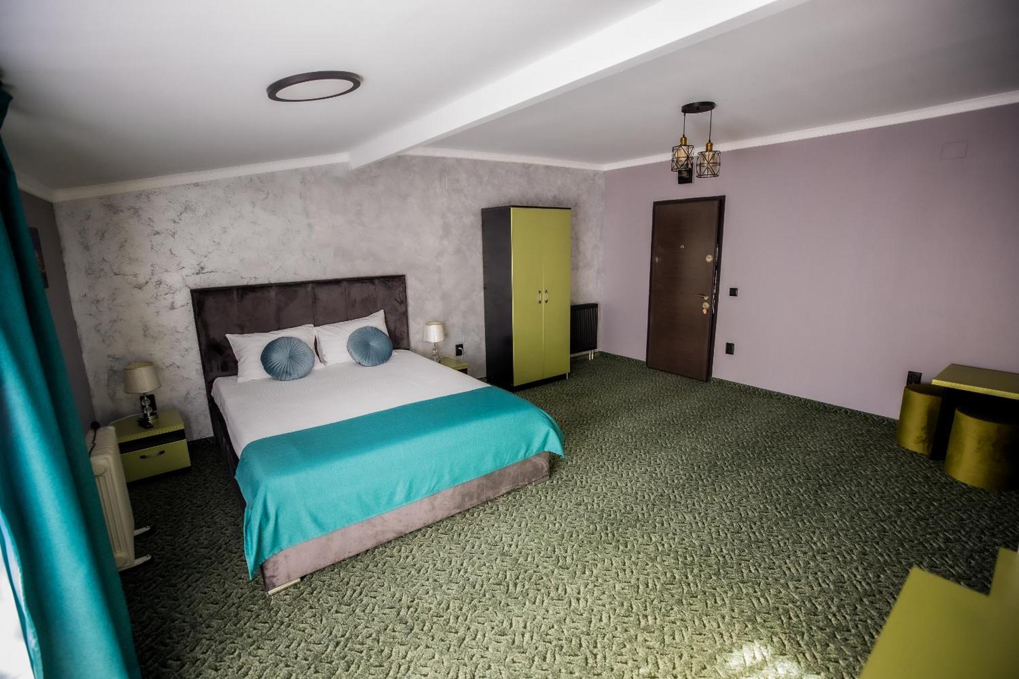 Hostel Nelana Kluž Exteriér fotografie