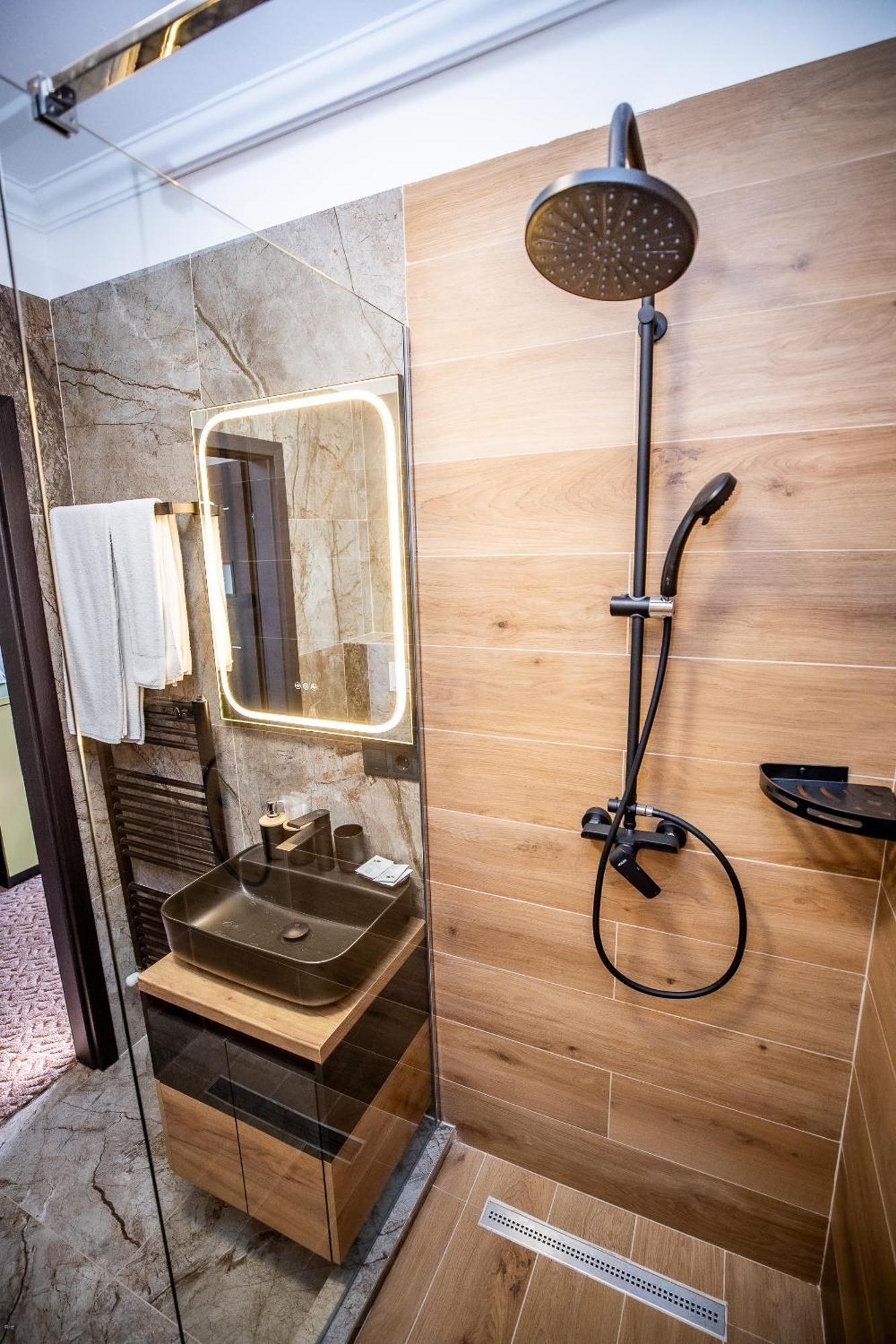 Hostel Nelana Kluž Exteriér fotografie