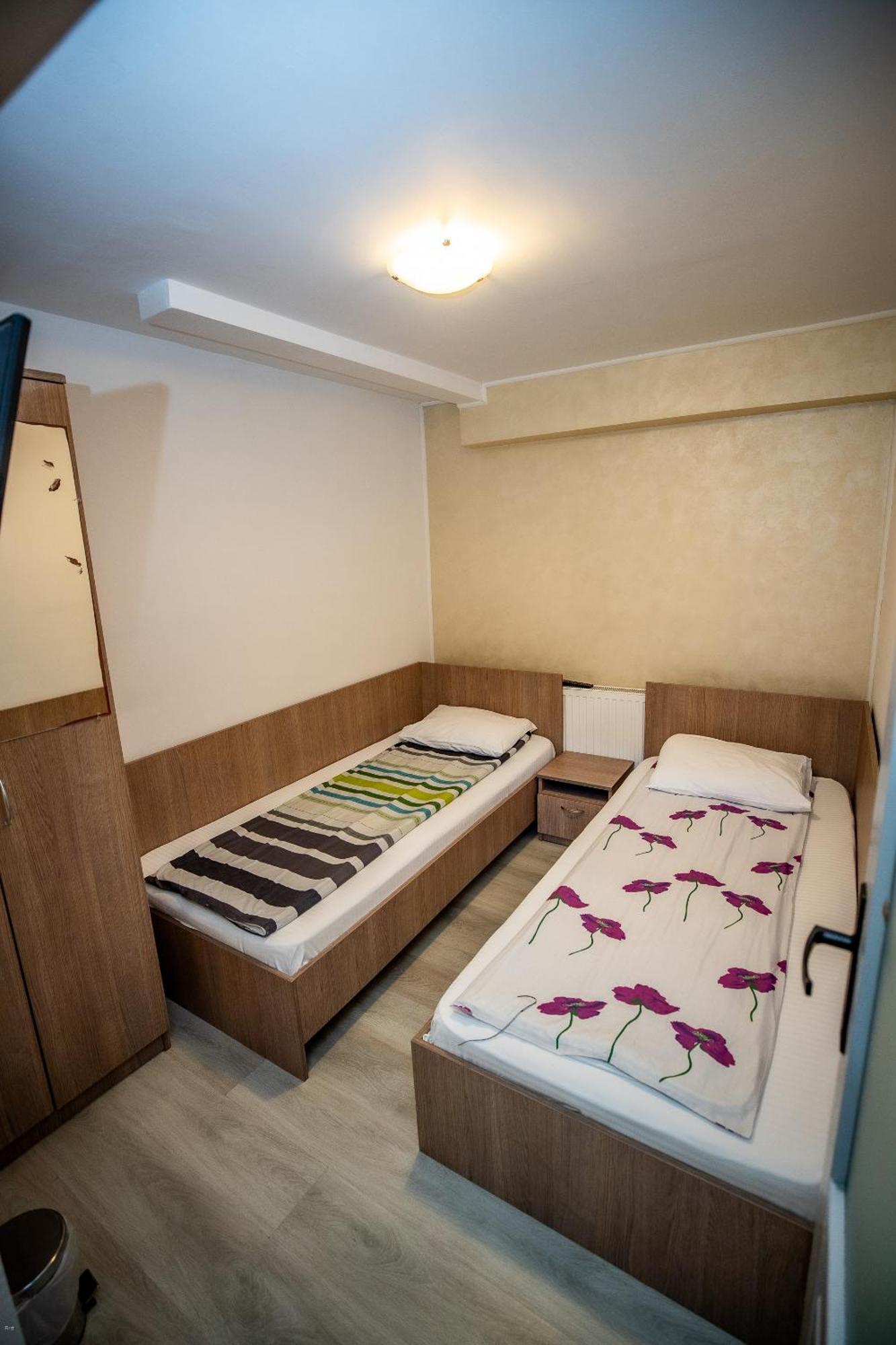 Hostel Nelana Kluž Exteriér fotografie