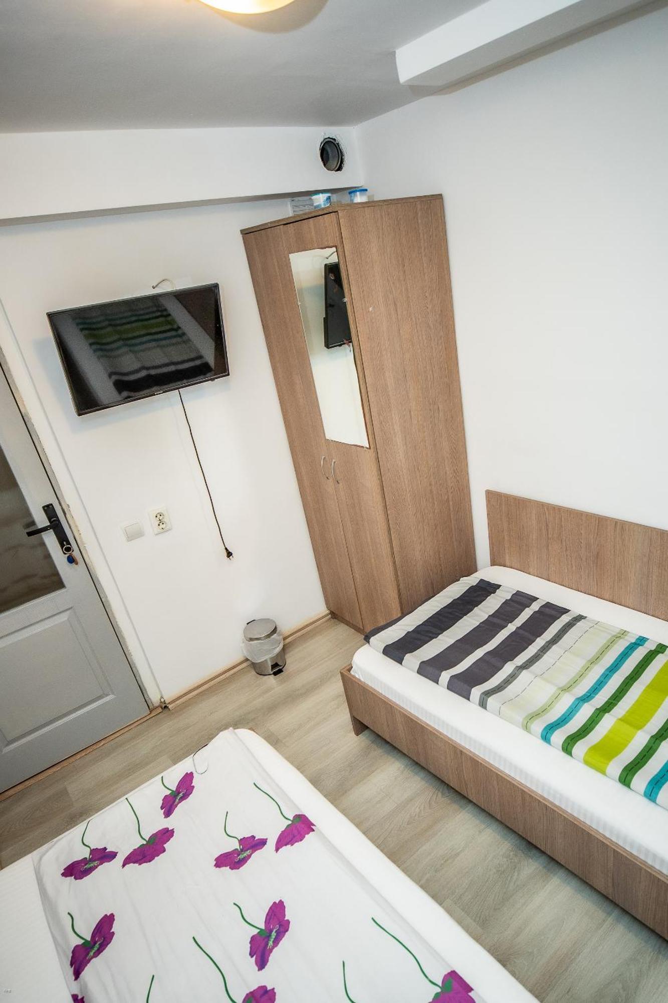 Hostel Nelana Kluž Exteriér fotografie