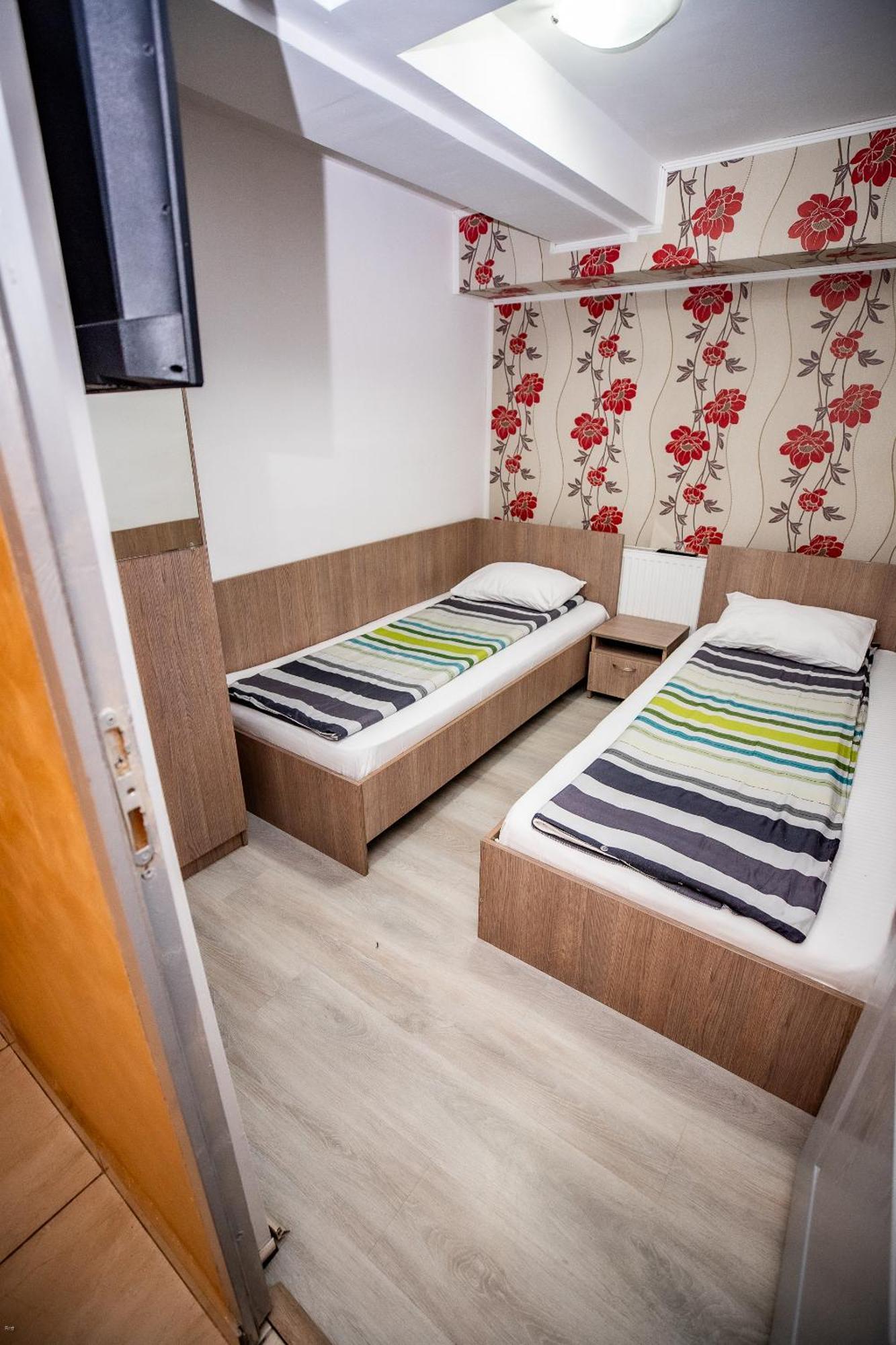 Hostel Nelana Kluž Exteriér fotografie