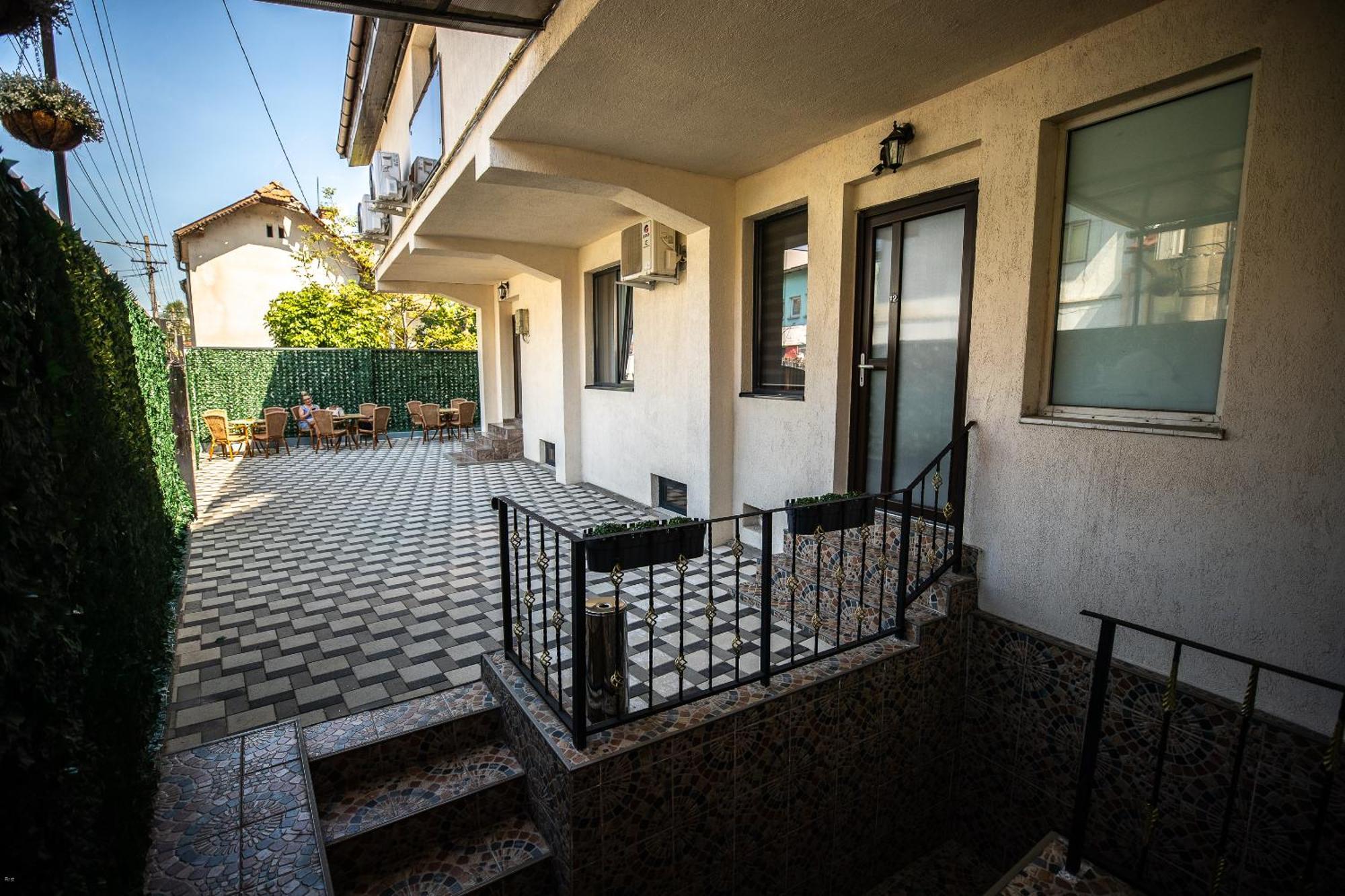 Hostel Nelana Kluž Exteriér fotografie