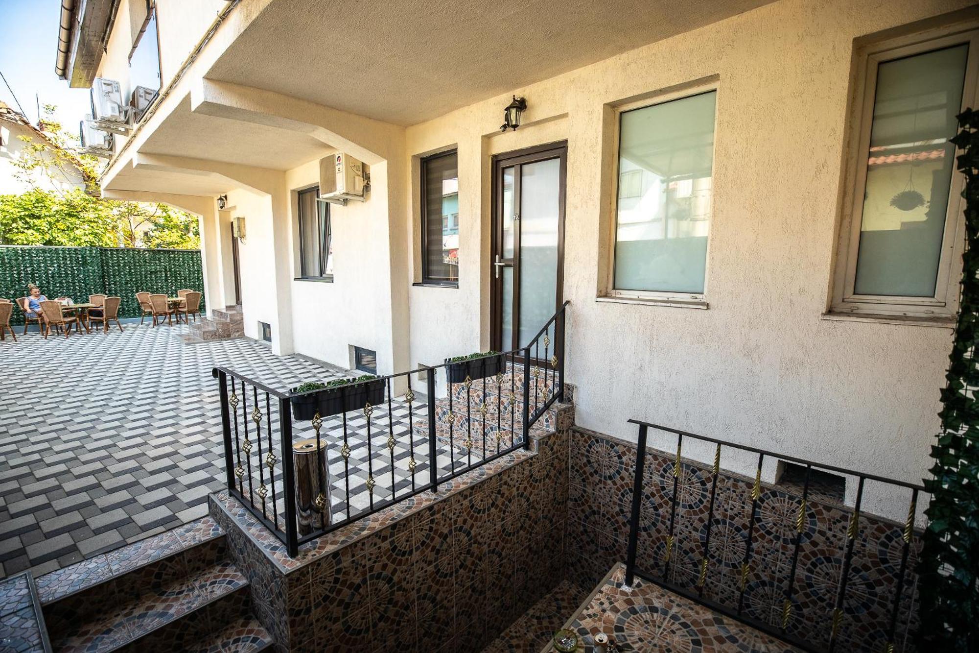 Hostel Nelana Kluž Exteriér fotografie
