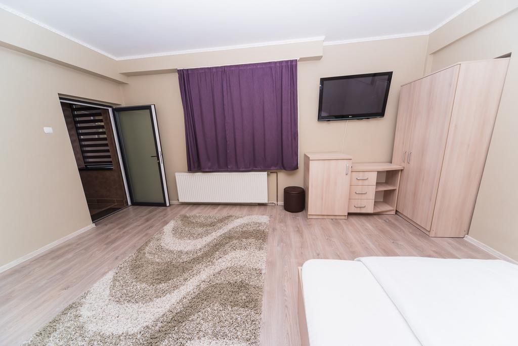 Hostel Nelana Kluž Exteriér fotografie
