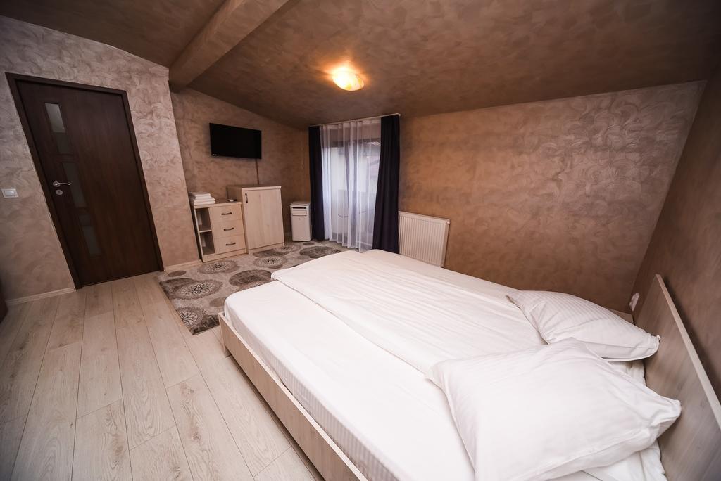 Hostel Nelana Kluž Exteriér fotografie