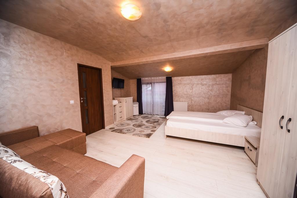 Hostel Nelana Kluž Exteriér fotografie