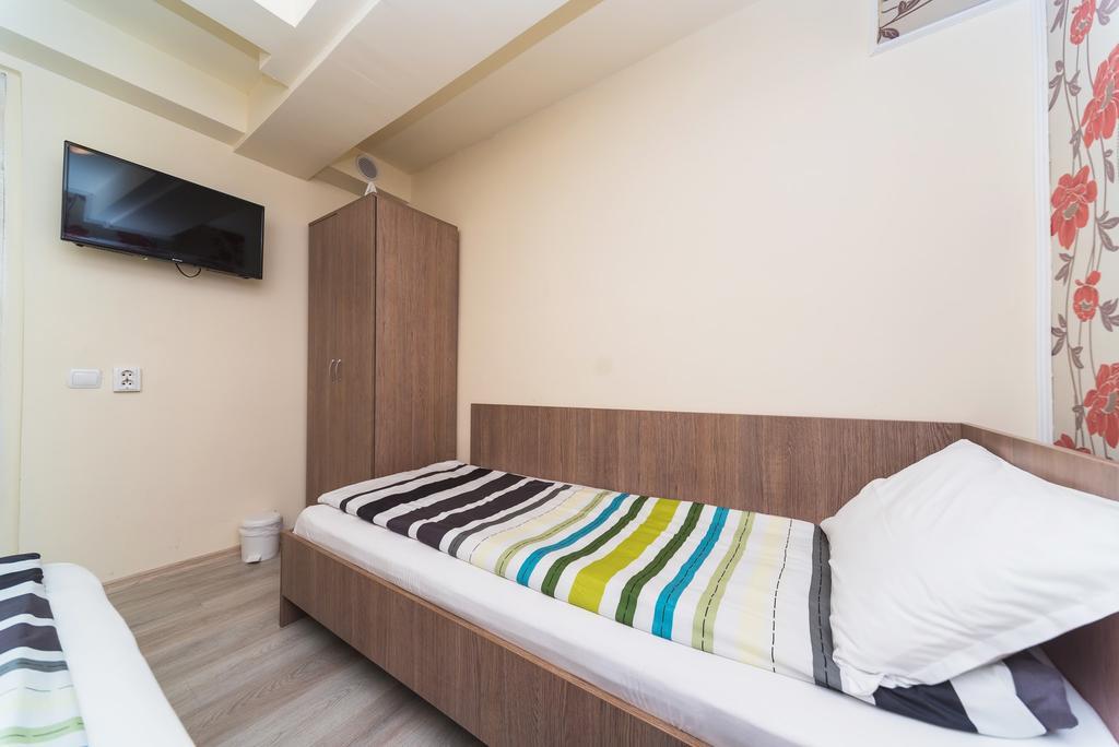 Hostel Nelana Kluž Exteriér fotografie