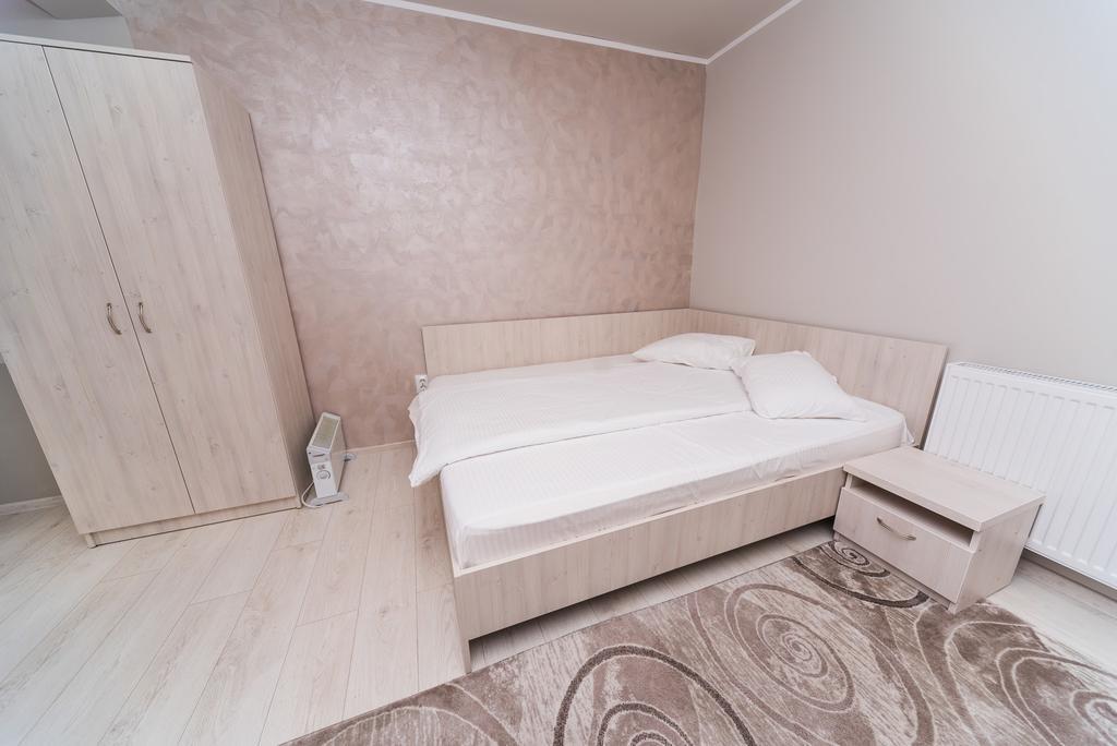 Hostel Nelana Kluž Exteriér fotografie