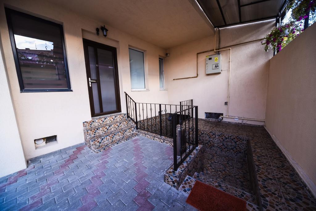 Hostel Nelana Kluž Exteriér fotografie