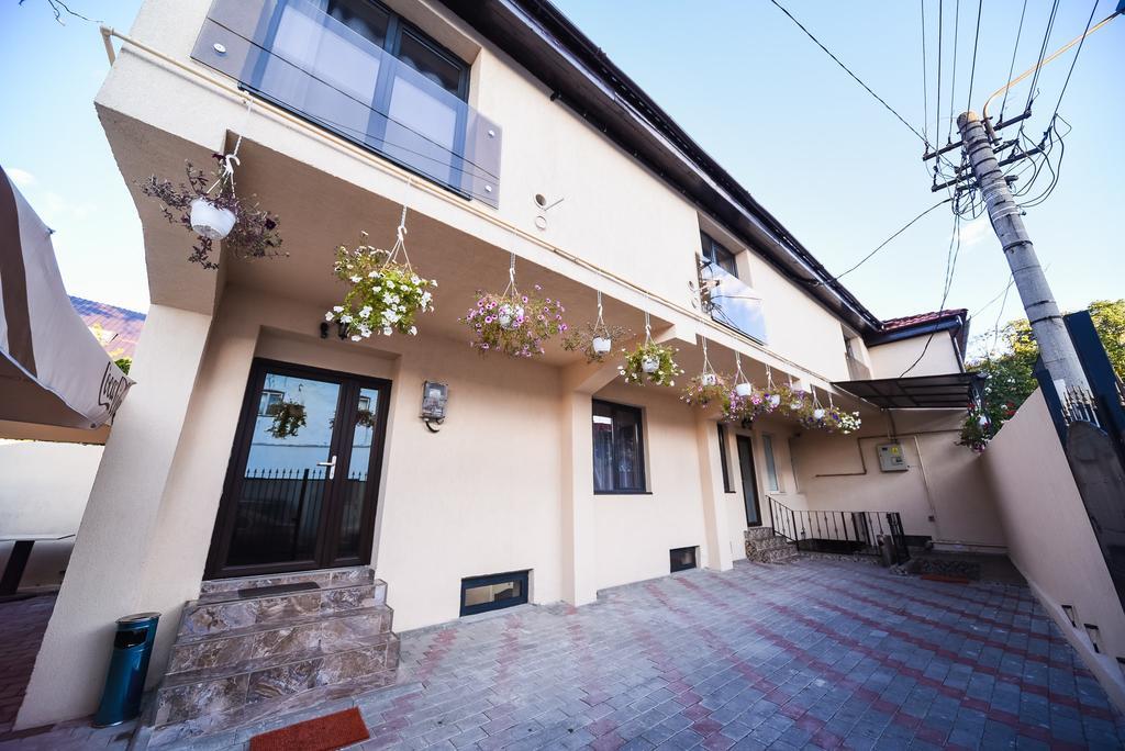 Hostel Nelana Kluž Exteriér fotografie