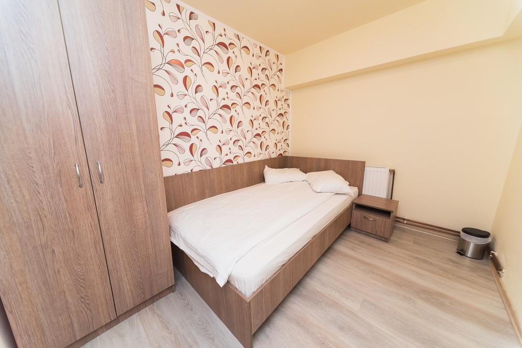 Hostel Nelana Kluž Exteriér fotografie