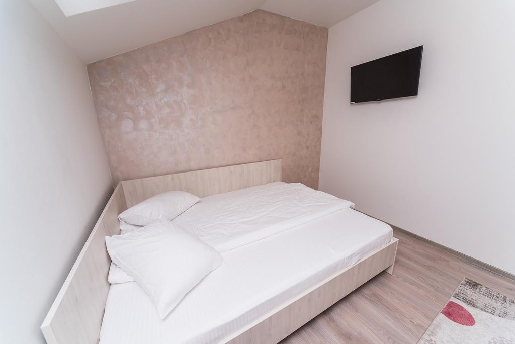 Hostel Nelana Kluž Exteriér fotografie