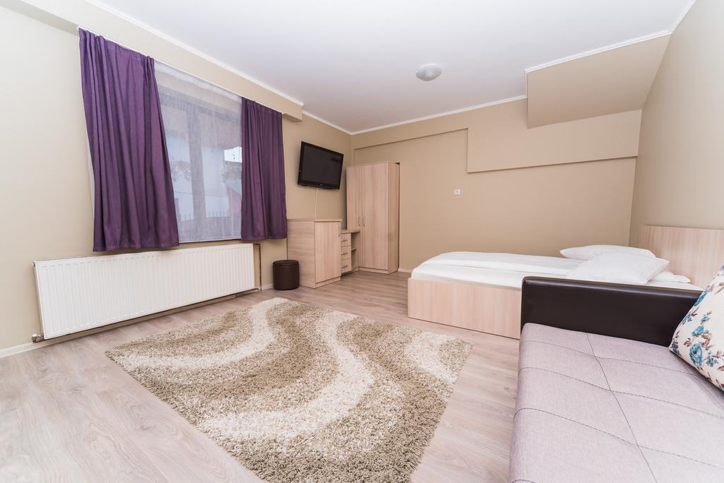 Hostel Nelana Kluž Exteriér fotografie