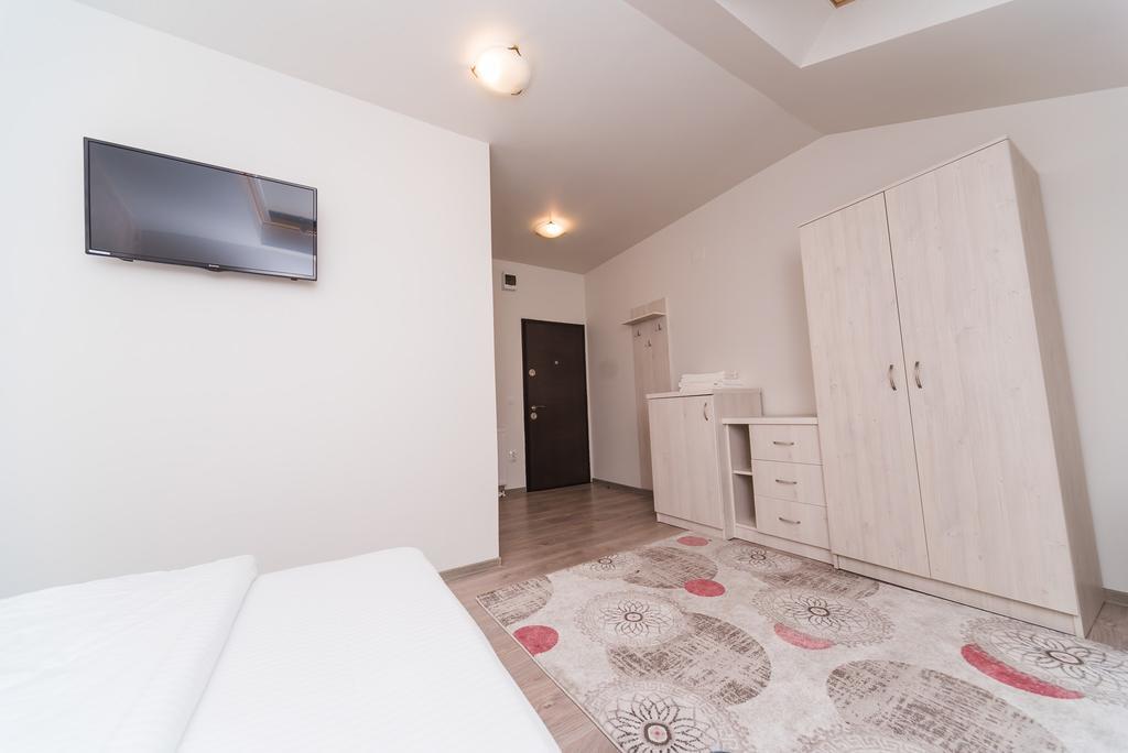 Hostel Nelana Kluž Exteriér fotografie