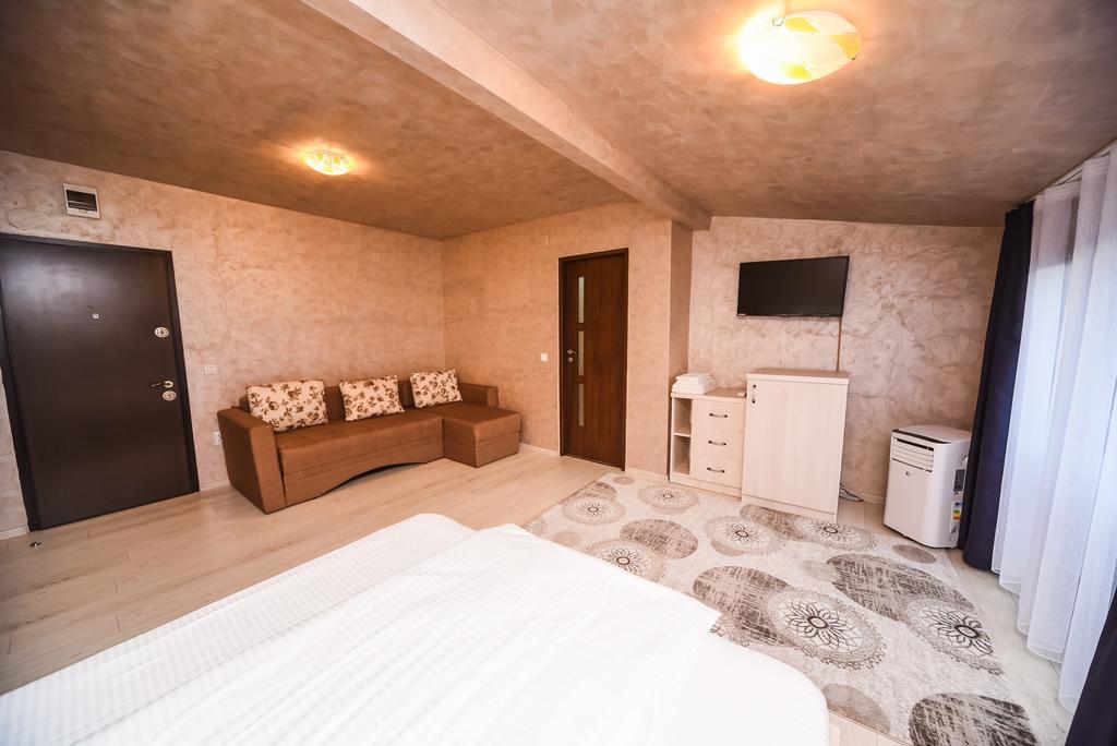 Hostel Nelana Kluž Exteriér fotografie