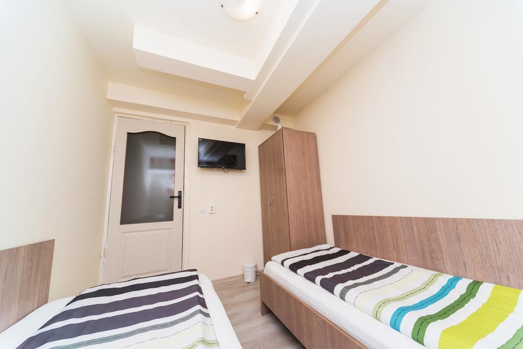 Hostel Nelana Kluž Exteriér fotografie