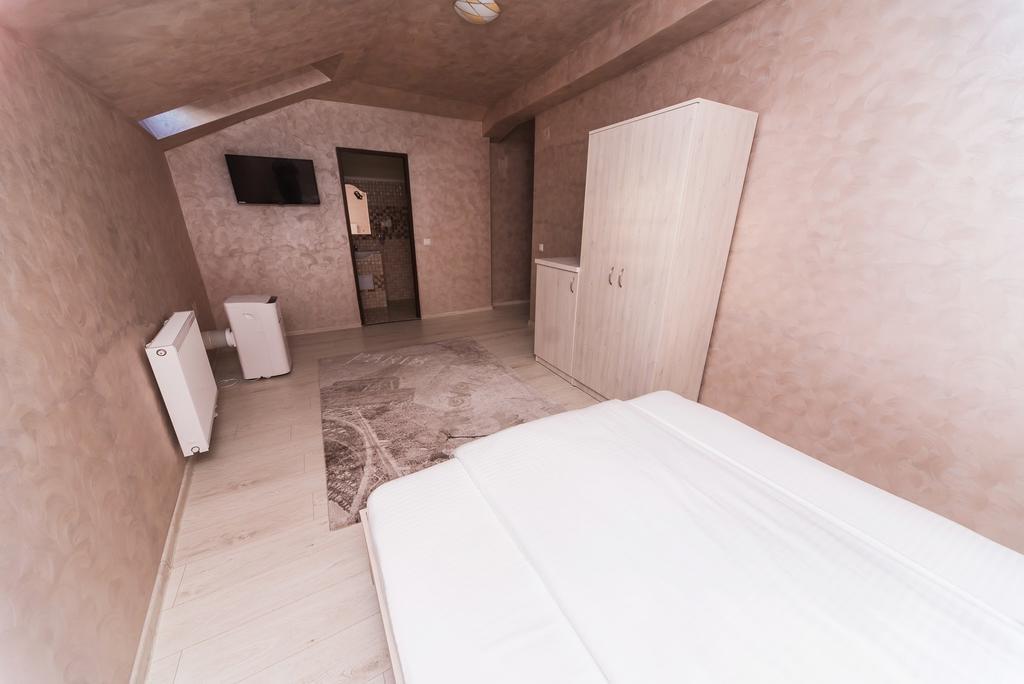 Hostel Nelana Kluž Exteriér fotografie